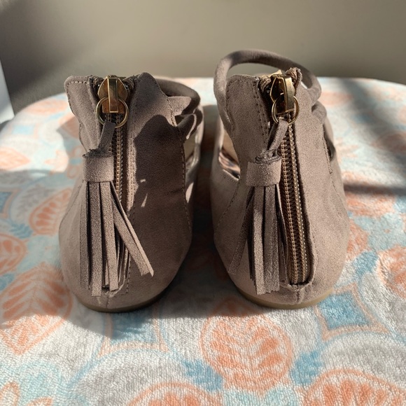 Flats - Picture 3 of 5